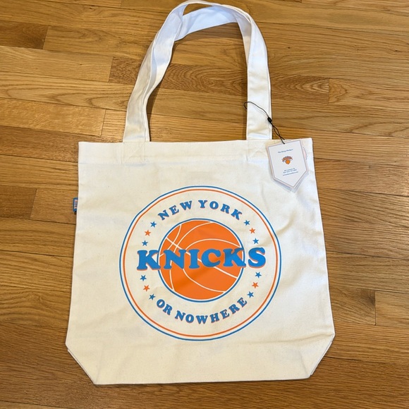 new york or nowhere Handbags - NWT New York Knicks tote bag